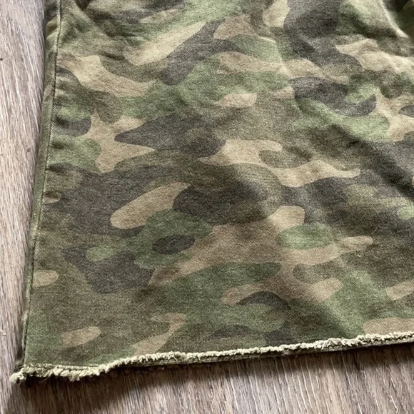 Camouflage Skirt Size Large - Picture 3 of 10